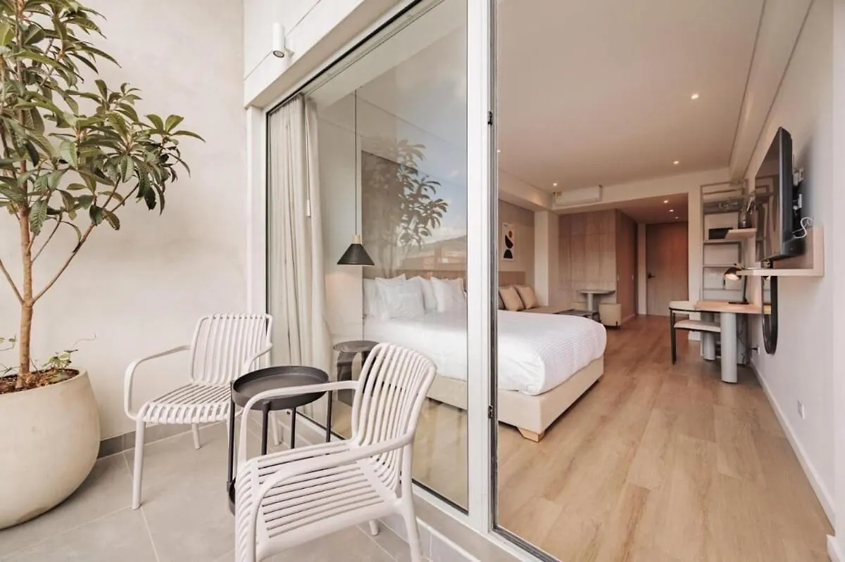 Moderno Apartaestudio Con Balcon En Laureles Medellin Colombia