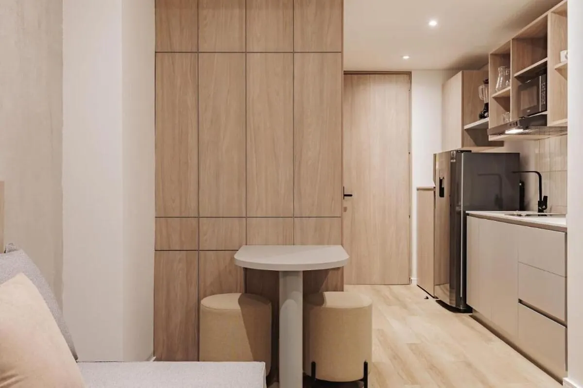 Moderno Apartaestudio Con Balcon En Laureles Medellin Colombia